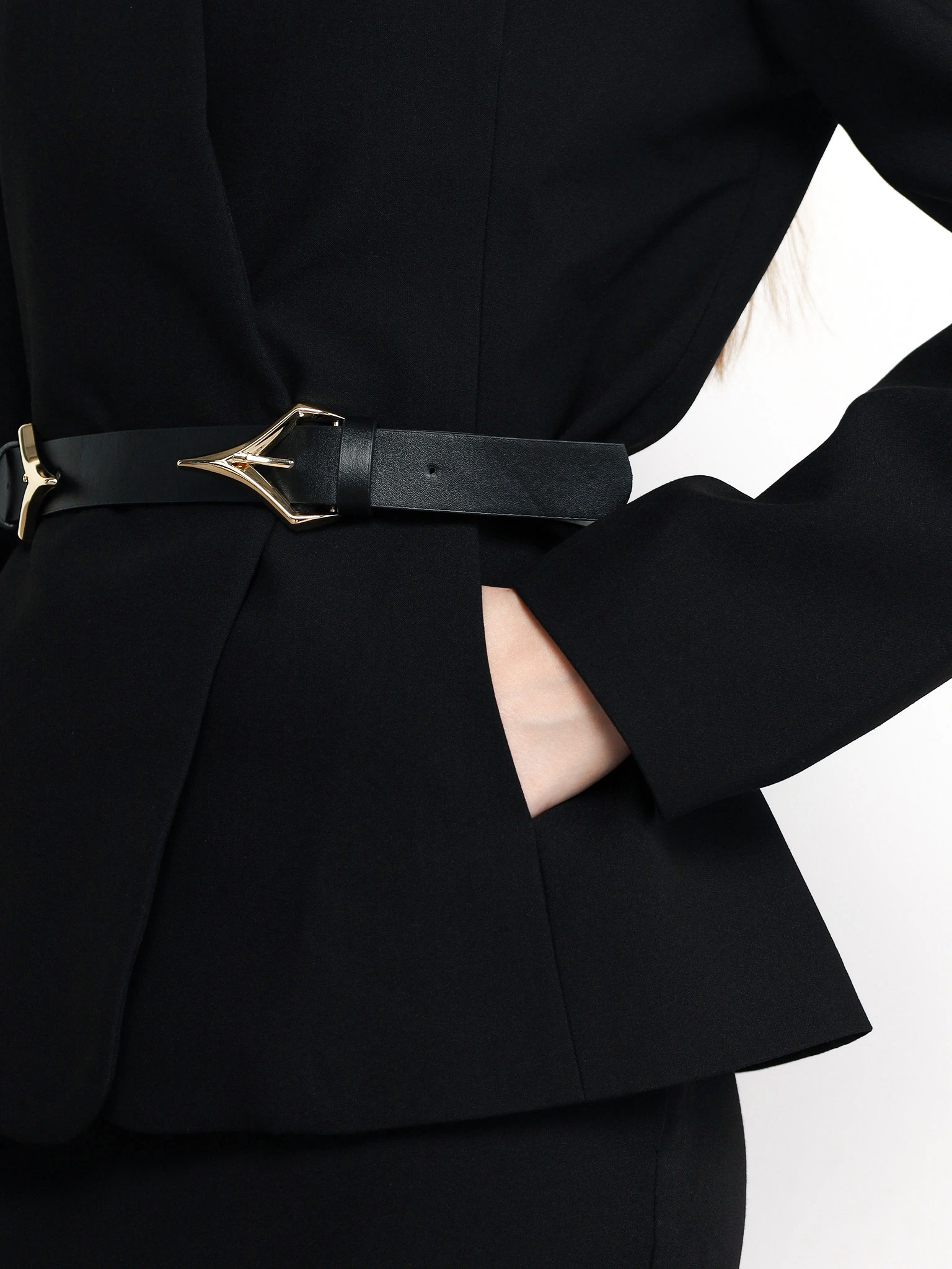 Жакет черного цвета прямого кроя